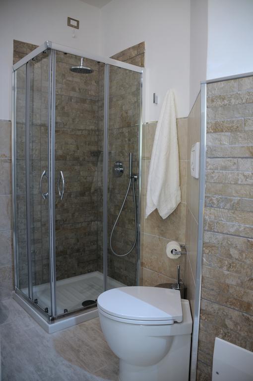 Piazza Martiri Rooms Кальярі Номер фото