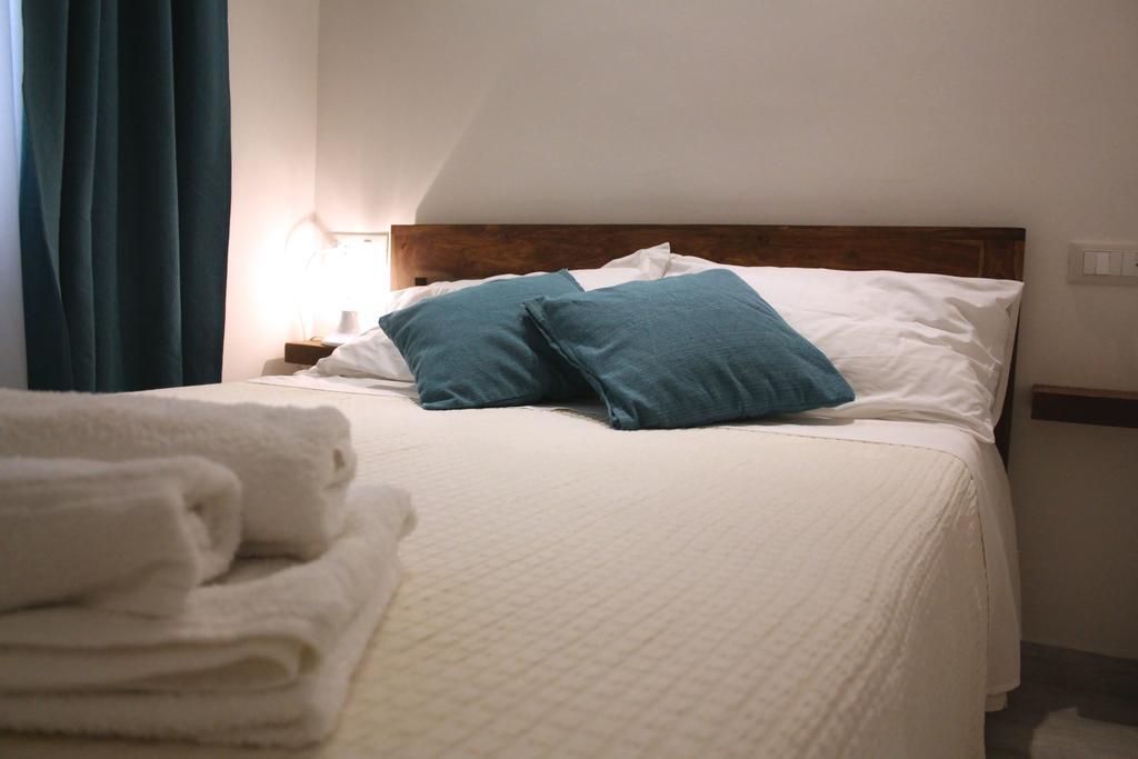 Piazza Martiri Rooms Кальярі Номер фото
