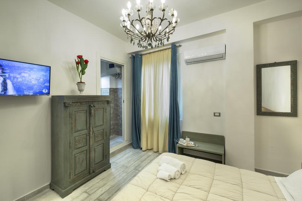 Piazza Martiri Rooms Кальярі Номер фото