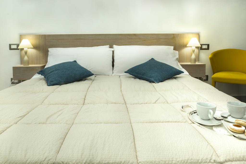 Piazza Martiri Rooms Кальярі Номер фото